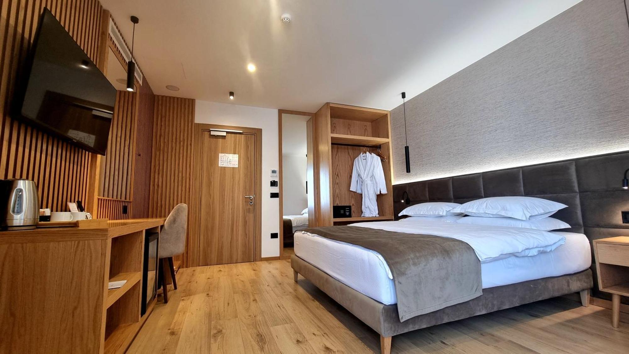 Sibb Hotel Tirana Exterior photo