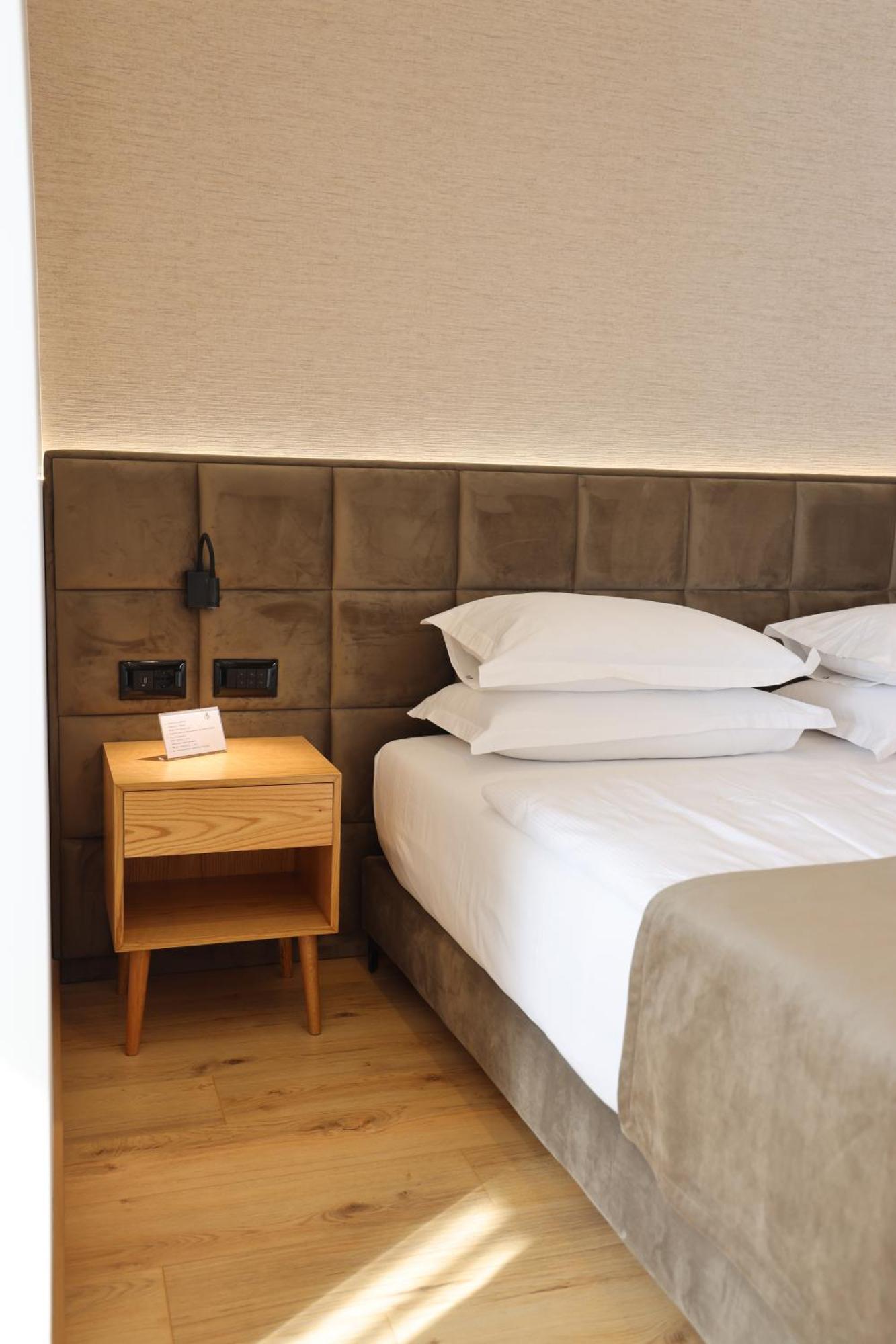 Sibb Hotel Tirana Exterior photo