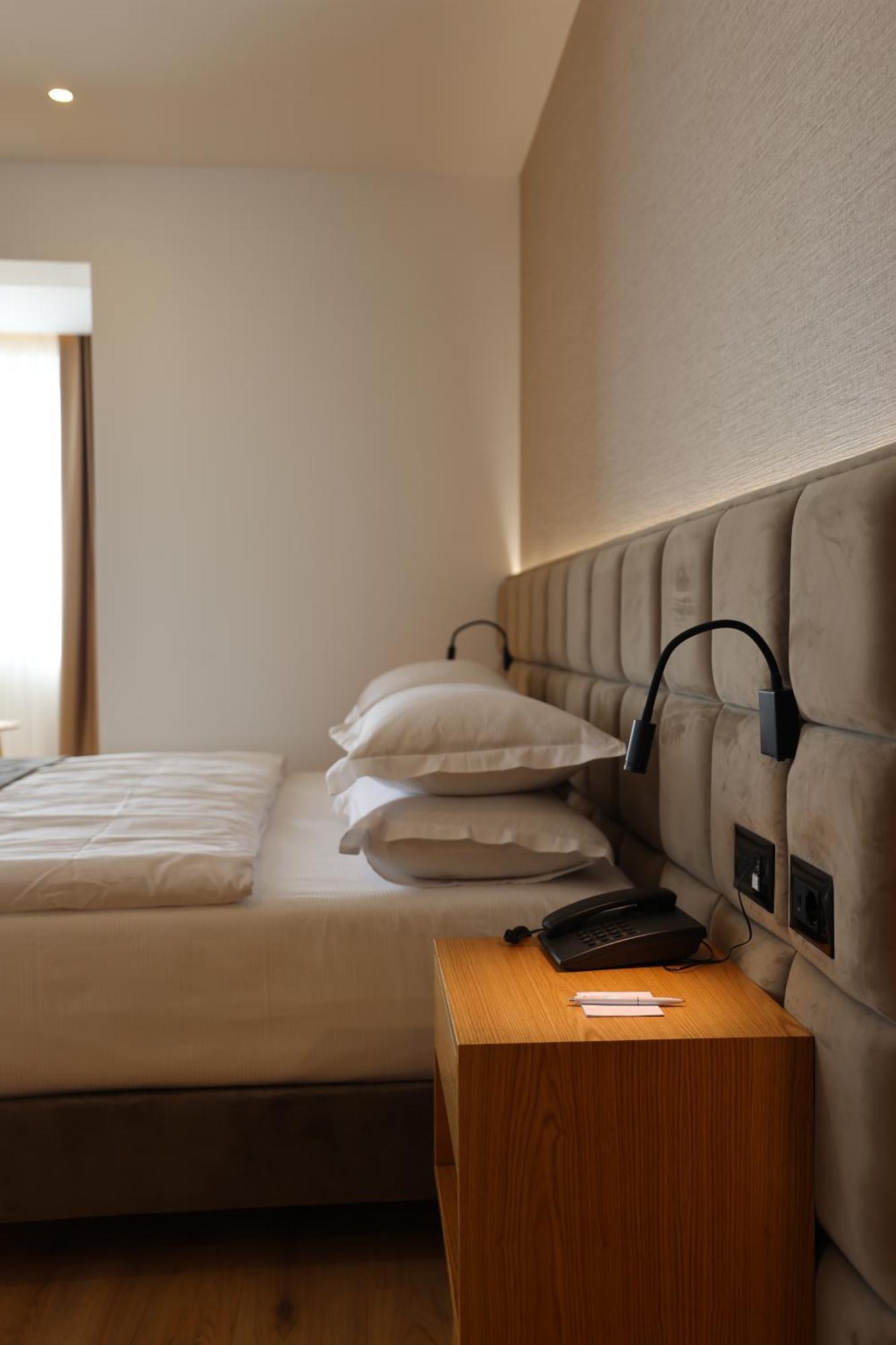 Sibb Hotel Tirana Exterior photo