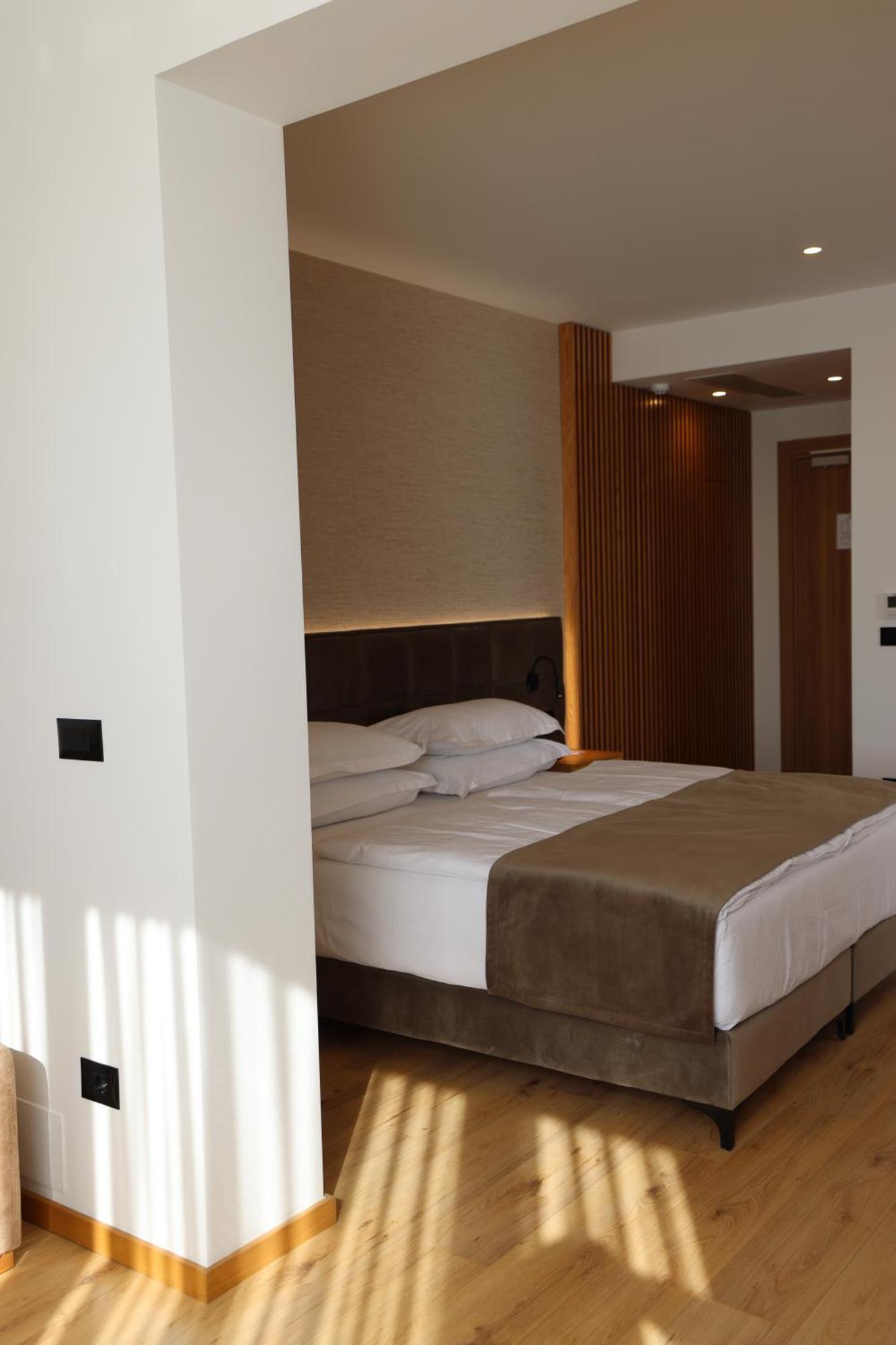 Sibb Hotel Tirana Exterior photo