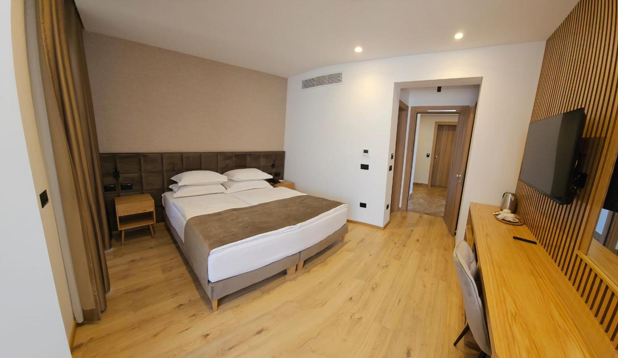 Sibb Hotel Tirana Exterior photo