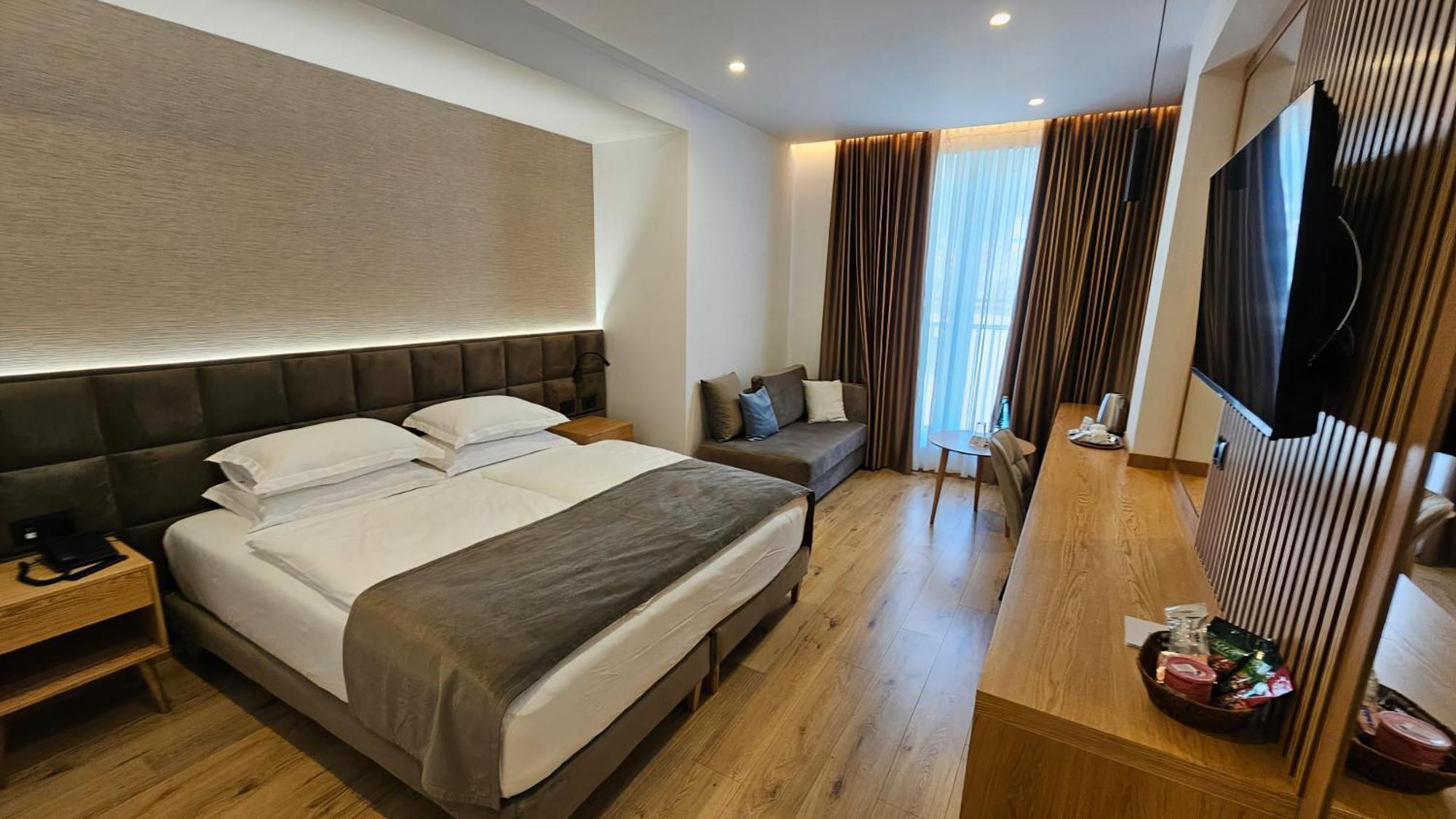 Sibb Hotel Tirana Exterior photo